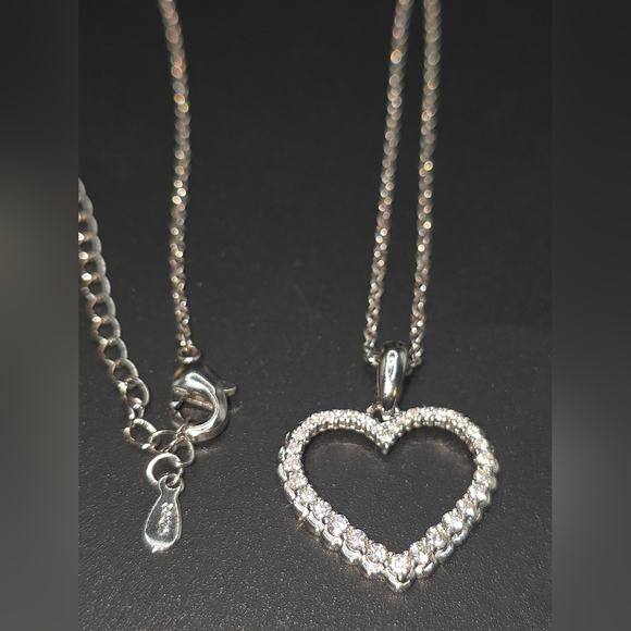 ✨ Moissanite Outline Heart Pendant – S925 Sterling Silver ✨ - Picture 3 of 6